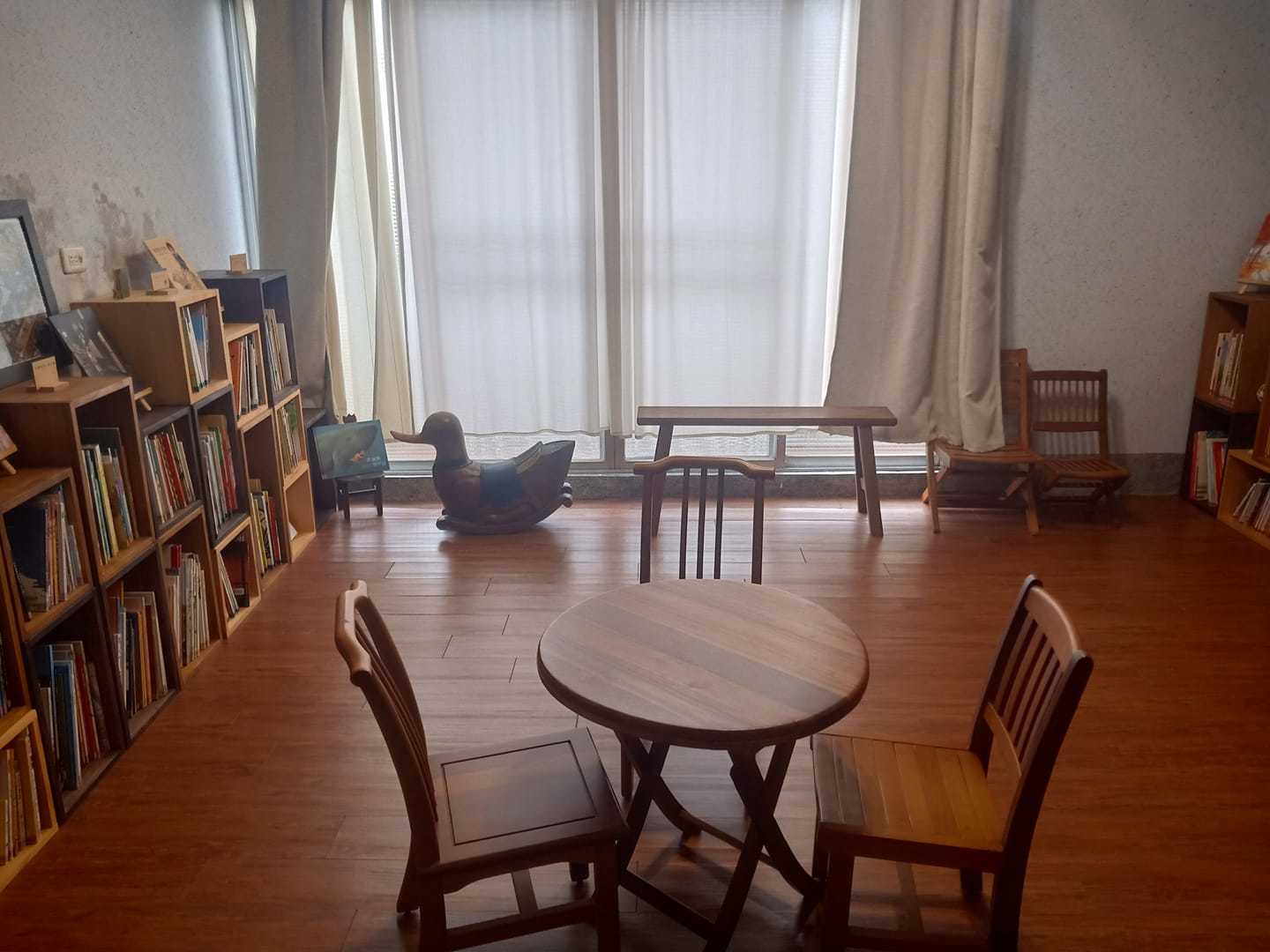 愛 繪本屋二樓一角