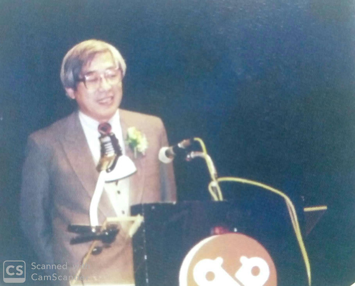 曹俊彥於1995年獲信誼基金會幼兒文學貢獻獎。