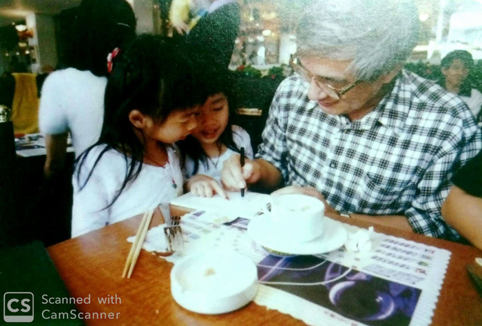 不論身在何處，曹俊彥總是邊寫邊畫、說故事給小朋友聽。