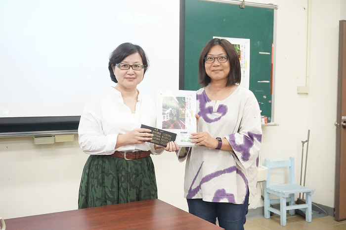 左為倪安宇，右為兒文所游珮芸所長圖片