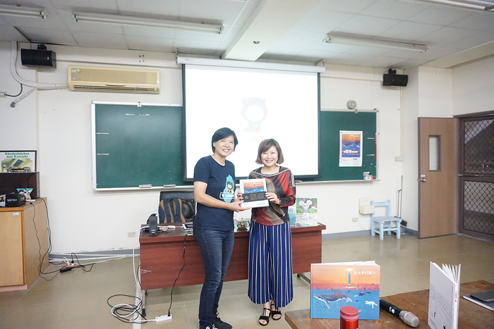 左為孫心瑜，右為兒文所葛容均老師圖片